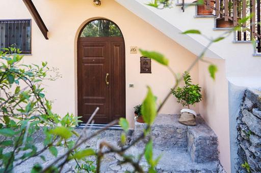 Nonna Carmela Apartment SantʼAgata sui Due Golfi Екстериор снимка